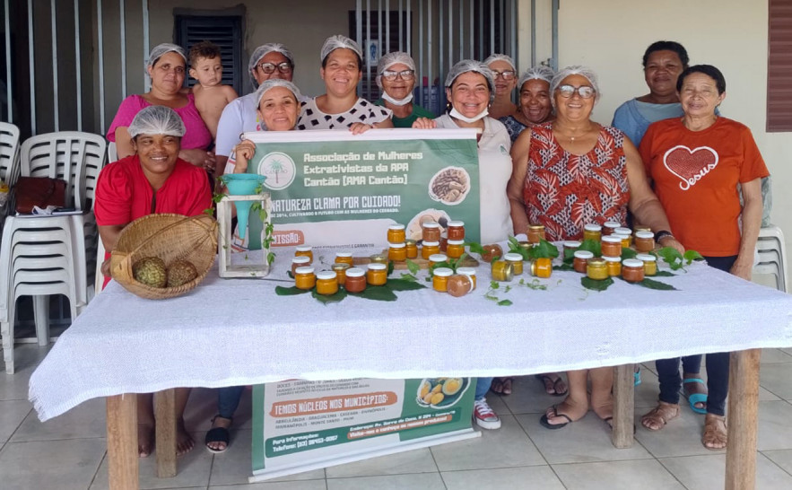Mulheres extrativistas de 📍Araguacema participam de oficina de geleias com frutos do Cerrado🫒

✅A iniciativa do ama Cantão  visa fortalecer o papel das mulheres agroextrativistas na economia local👏. 

Saiba mais👉surl.li/gsqjfu