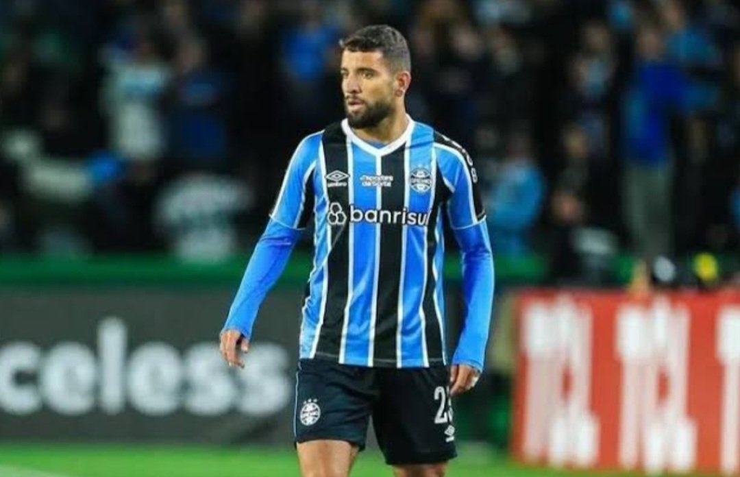 Vitória acerta a contratação do ( meia ) Pepe do Grêmio, jogador chega em definitivo, com contrato de três anos e o Vitória vai pagar 200 mil dólares por 50% do passe do jogador que tem chegada prevista pra essa sexta feira em Salvador.
