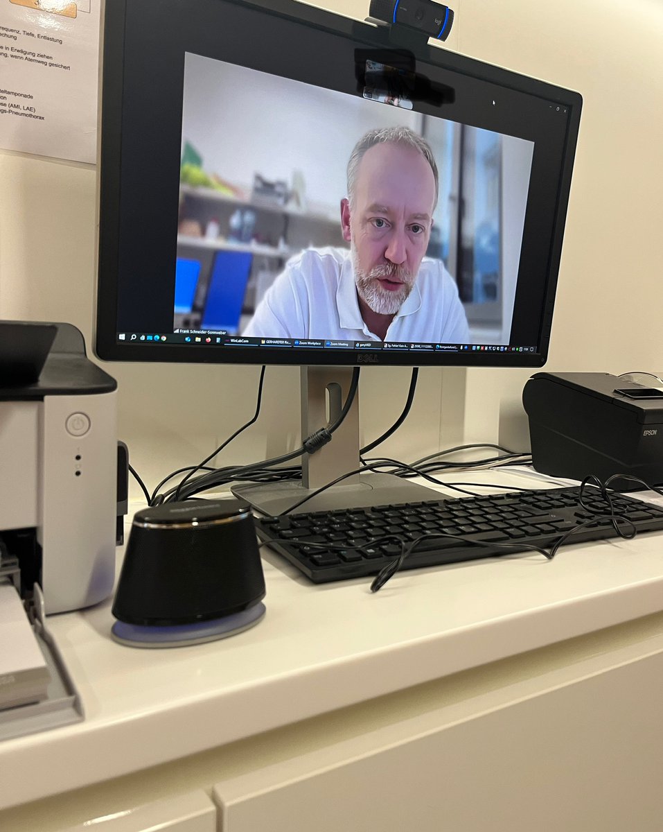 Telemedizinische Rheumasprechstunde. Patient und Rheumatologe zusammen mit dem Hausarzt. Neben der Teledermatologie eine weitere Innovation beim Bergdoktor. 😀😊
