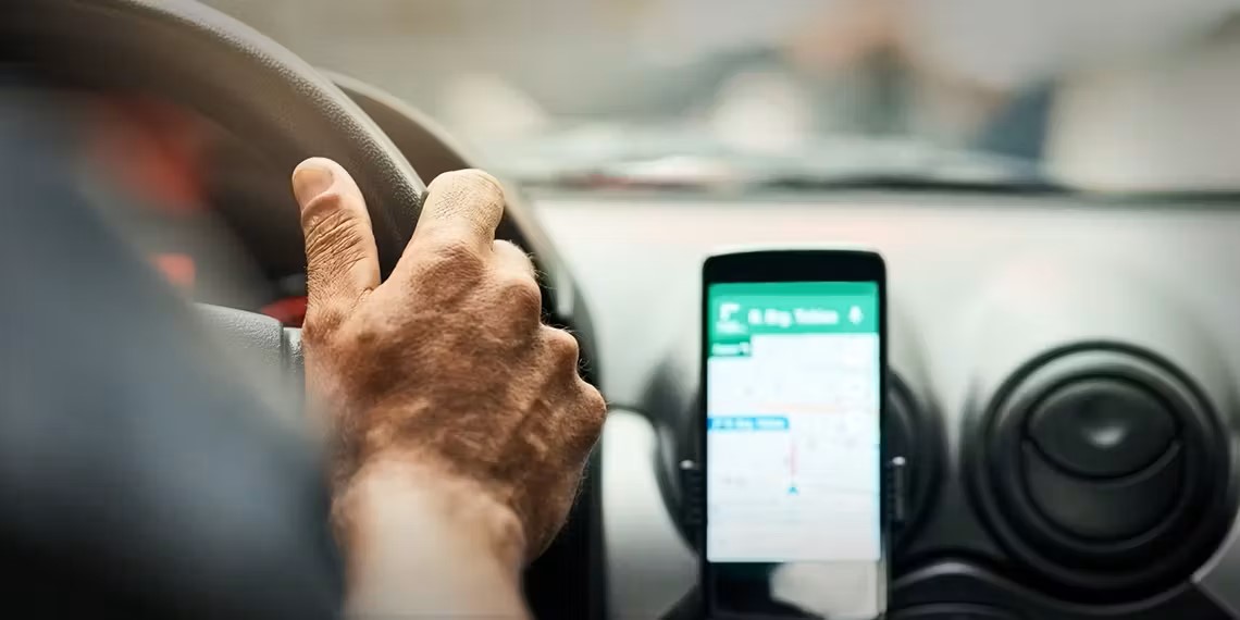 🚗📵 « Quand vous regardez votre téléphone, qui regarde la route ? »
Retrouvez les chiffres essentiels sur nos comportements d'hyperconnectés sur notre blog ainsi que la nouvelle campagne de la #SécuritéRoutière bit.ly/téléphoneauvol…
#sécuritéroutière #smartphone #conduite