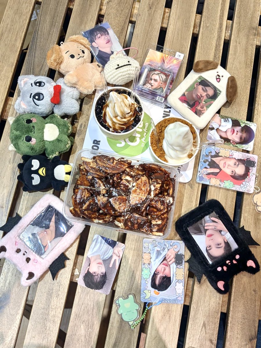 cixfixkr's tweet photo. happy birthday, 🦌🐕🦖🤍 https://t.co/clrvefVYlp
