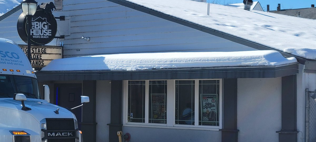 SteveYourelive1's tweet image. The calm before the storm. 

Confirmed: beer is being delivered.

The Big House is ready.