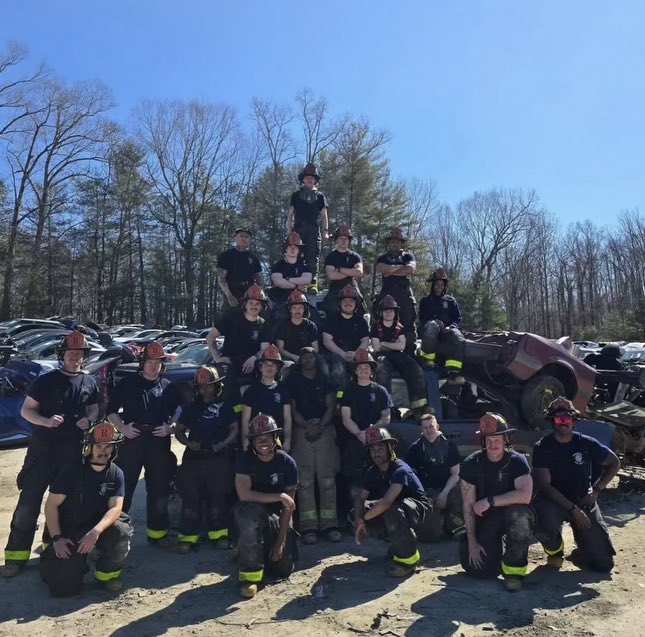 cityofwsfire's tweet image. Recruit Class 35 is turning up the heat in training! From hose drills to rescue maneuvers, they’re learning to tackle it all. 🔥💪 These future firefighters are ready to blaze a trail! #Class35 #WSFire