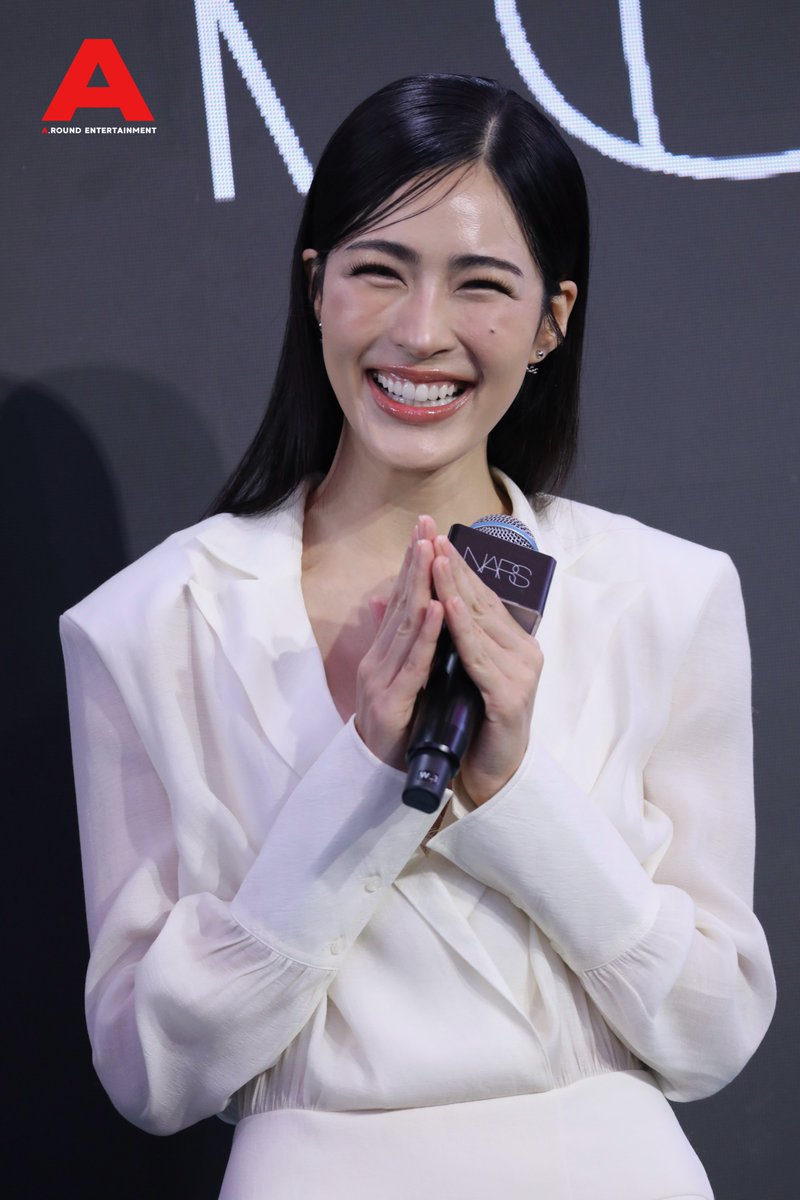 Flawless skin, reimagined! ✨💄  
NARS's new cushion foundation delivers 24-hour hydration, brightening, and protection. Ling Ling shines at the launch event—get ready to glow! 🌟  

NARS X LINGLING KWONG
#NARSSerumCushionxLingling
#Linglingkwong #หลิงหลิงคอง