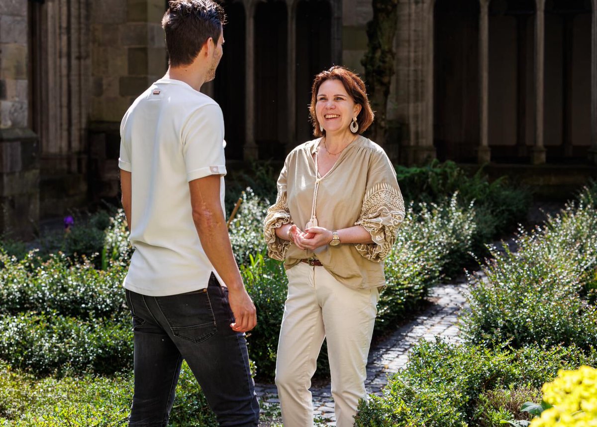 Morgen is het complimentendag! Wie ga jij verrassen?

#complimenten #waardering #motivatie #samenwerking