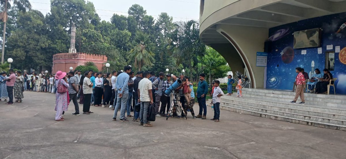 Science & Tech Dept, Odisha (@scandtechodisha) on Twitter photo A quiz competition was organised at Pathani Samanta Planetarium, Bhubaneswar followed by night sky watch programme on the eve of National Science Day 2025. A quiz competition was organised at Pathani Samanta Planetarium, Bhubaneswar followed by night sky watch programme on the eve of National Science Day 2025.