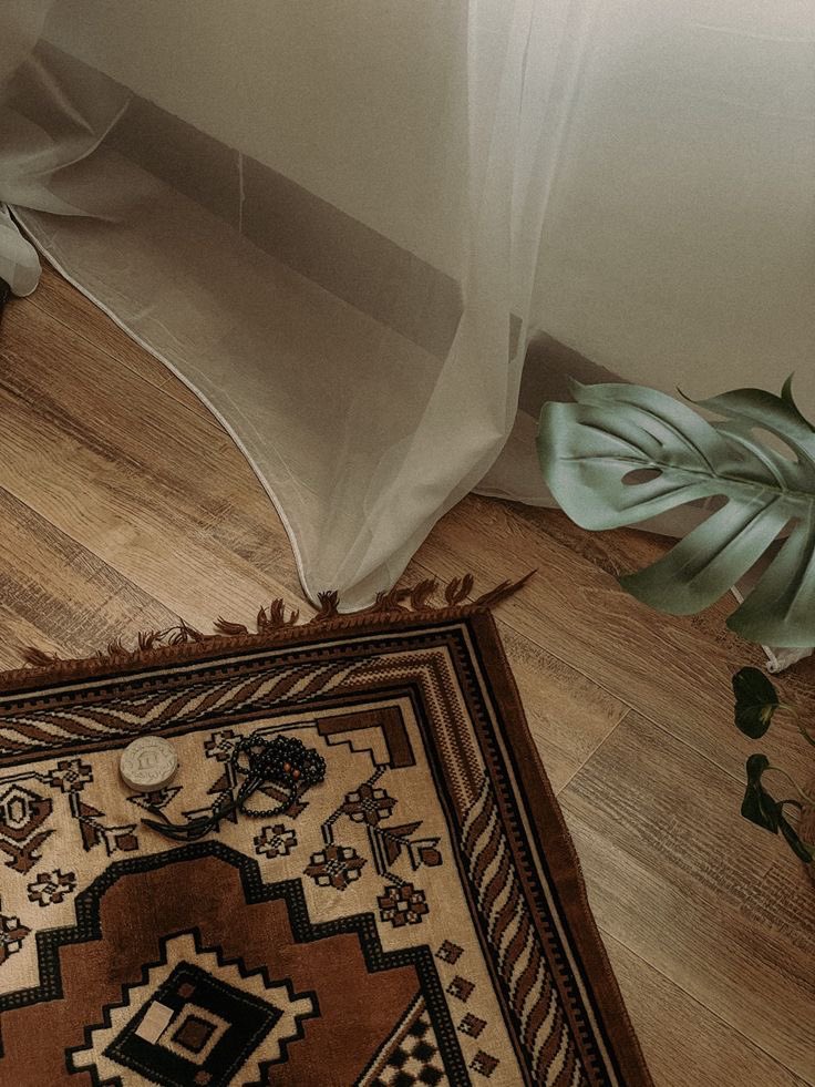 • Ey oruç, diriltici rüzgâr, islam baharı 
Ne güzel sana kavuşmak, ne güzel bir vuslat .. "