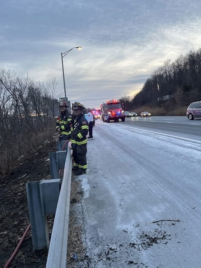 BerkeleyHghtsFD's tweet image. Monday, Feb 24, 2025. Engine-3, 1, & 4 responded to 911 calls reporting a brush fire on 78 East @ Exit 43. Fire was quickly suppressed & overhauled. BHFD responded to 5 other incidents on Monday, including air fryer fire and a 3 car MVA on Glenside Ave with possible entrapment.