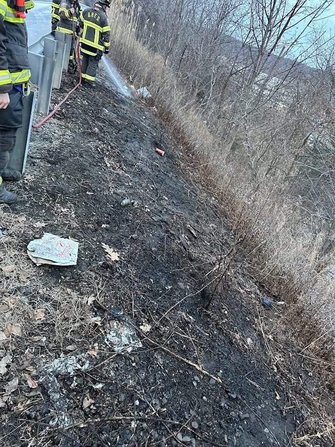 BerkeleyHghtsFD's tweet image. Monday, Feb 24, 2025. Engine-3, 1, & 4 responded to 911 calls reporting a brush fire on 78 East @ Exit 43. Fire was quickly suppressed & overhauled. BHFD responded to 5 other incidents on Monday, including air fryer fire and a 3 car MVA on Glenside Ave with possible entrapment.