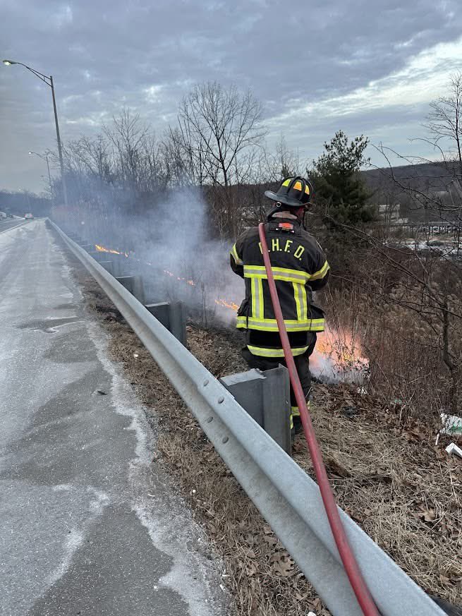 BerkeleyHghtsFD's tweet image. Monday, Feb 24, 2025. Engine-3, 1, & 4 responded to 911 calls reporting a brush fire on 78 East @ Exit 43. Fire was quickly suppressed & overhauled. BHFD responded to 5 other incidents on Monday, including air fryer fire and a 3 car MVA on Glenside Ave with possible entrapment.