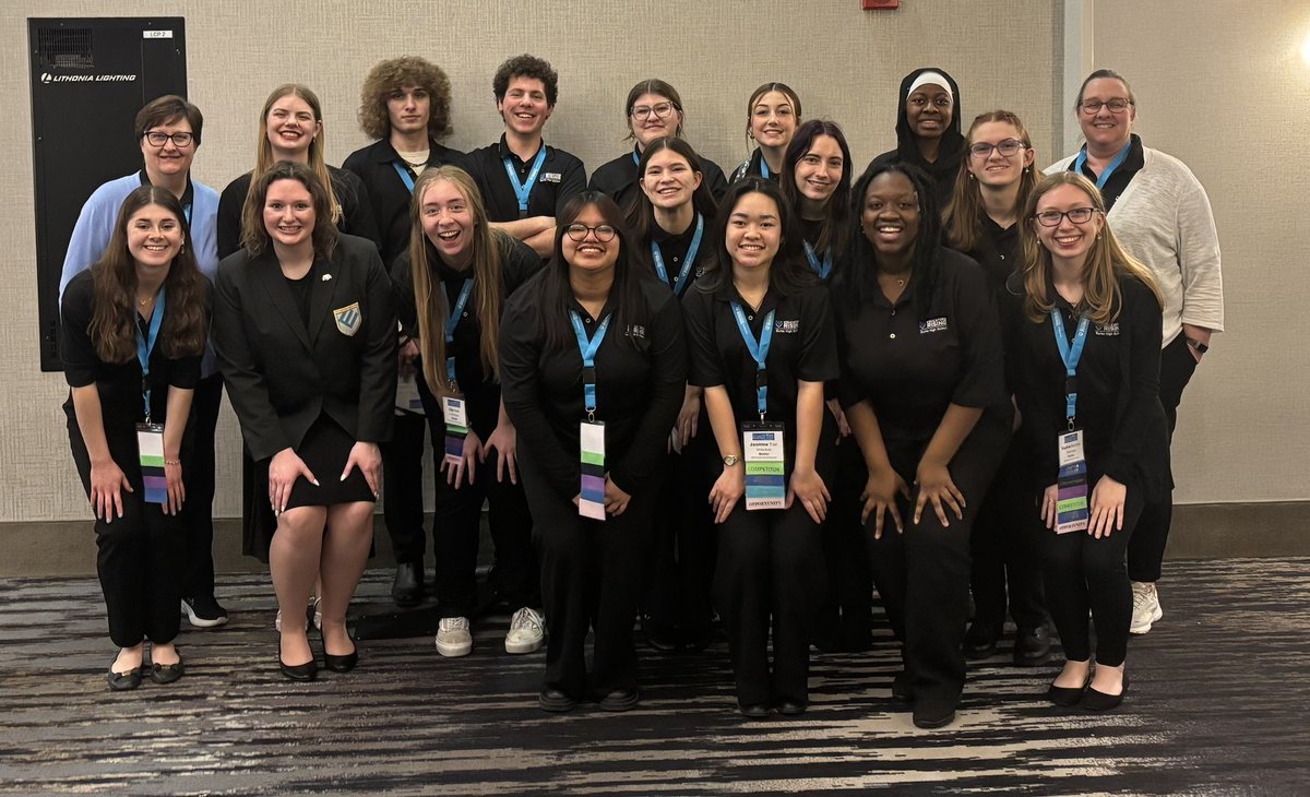 BHSedrising's tweet image. SLC ‘25! Our former State and National President, Milan Aranda, won Nebraska’s FIRST ever Alumni Award and our State President, Lea Hanson lead the conference! We engaged in breakout sessions, recognition for our year, and signed for education, and more! We are SO proud!! 🩵🍎