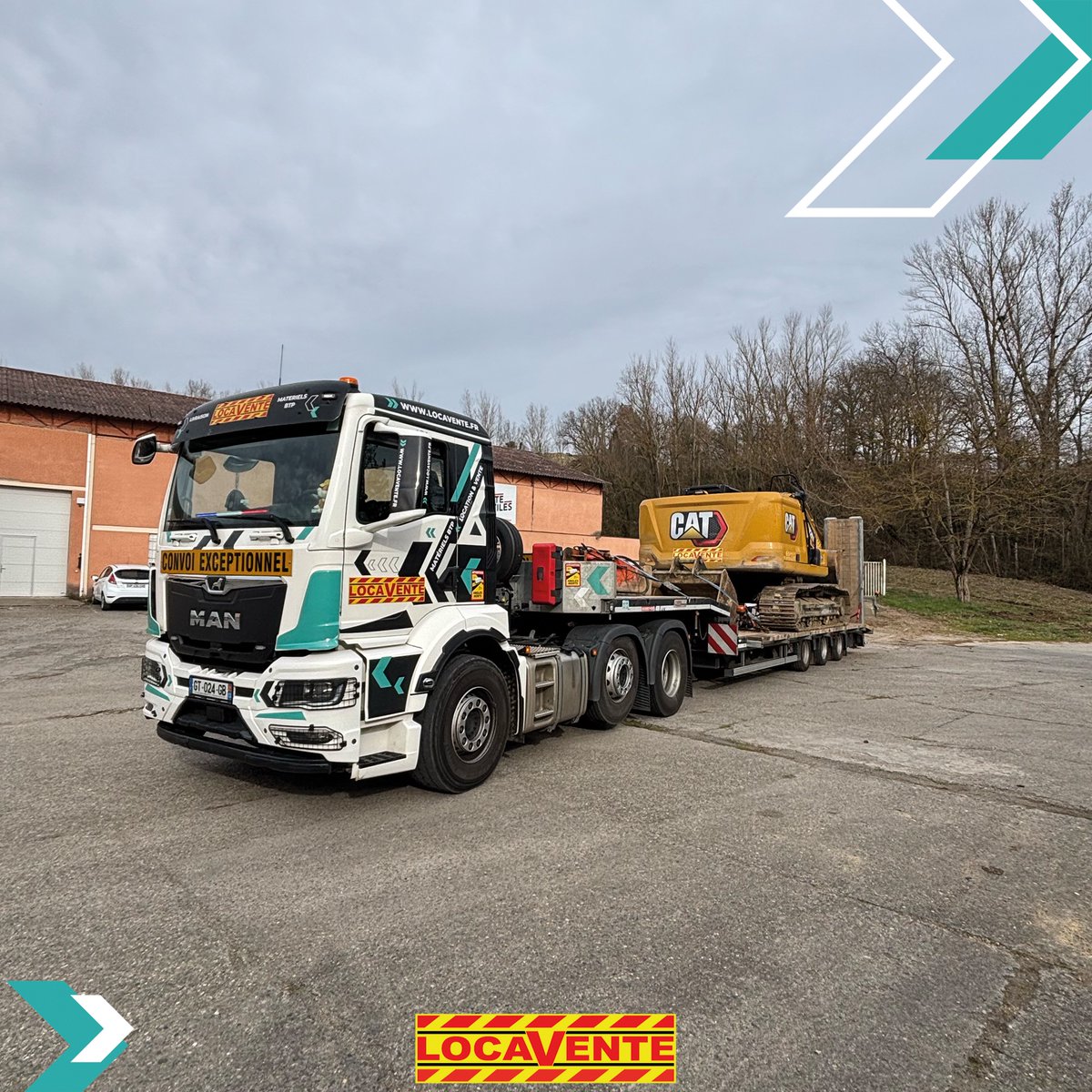 LocaventeOff's tweet photo. [LIVRAISON]

Quelques clichés de ce très beau convoi de notre pelle 20T CAT avec notre porte char MAN 🤌

De beaux équipements pour de beaux projets 🔥

Merci à Rudy pour les photos 🤝 https://t.co/vwFfpXHH09
