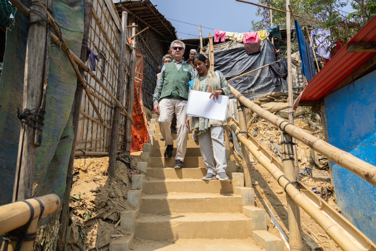 UNHCR_BGD's tweet image. What a day! We welcomed our High Commissioner @FilippoGrandi in #Rohingya refugee camps in Cox&apos;s Bazar 🇧🇩 today. 

With over 1M Rohingya refugees, his visit focused on boosting support for the government, enhancing protection + aid &amp;amp; seeking solutions to their ongoing plight.
