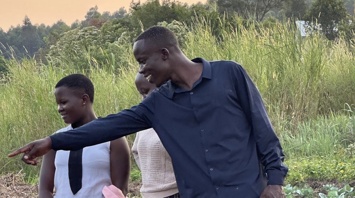 ongyeer's tweet image. Admiring eco-friendly project, fish pond managed by local farmers, Nyakasinina Blue-Green Farmers’ group in Kabaale Sub county, Hoima district that @NatureTalk_A & @RefineryOil initiated last year. They need financial support to fence it, your support can help.