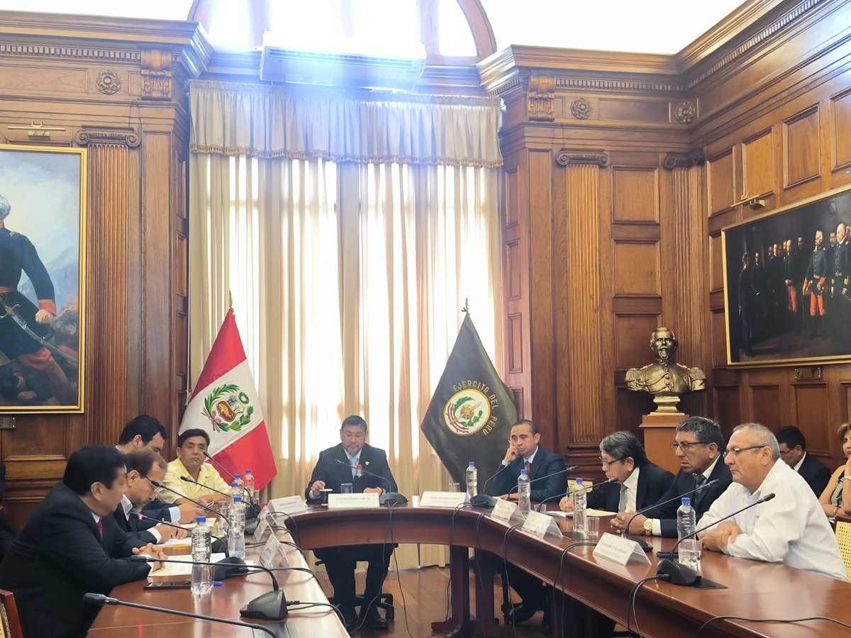 En estos momentos nos encontramos en la mesa de trabajo "Problemática de Gobernadores Regionales y Alcaldes Municipales" con la presencia del <a href="/PeruAmpe/">AMPE Perú</a>  y <a href="/ANGR_Oficial/">Asamblea Nacional de Gobiernos Regionales Perú</a> <a href="/angrorg/">Asamblea Nacional de Gobiernos Regionales</a> y especialistas en derecho municipal y electoral.

<a href="/martindazevedo/">Martín D’Azevedo</a> <a href="/MiguelYagiHiga/">Miguel Yagi</a> <a href="/guilloaliaga/">Guillermo Aliaga</a>