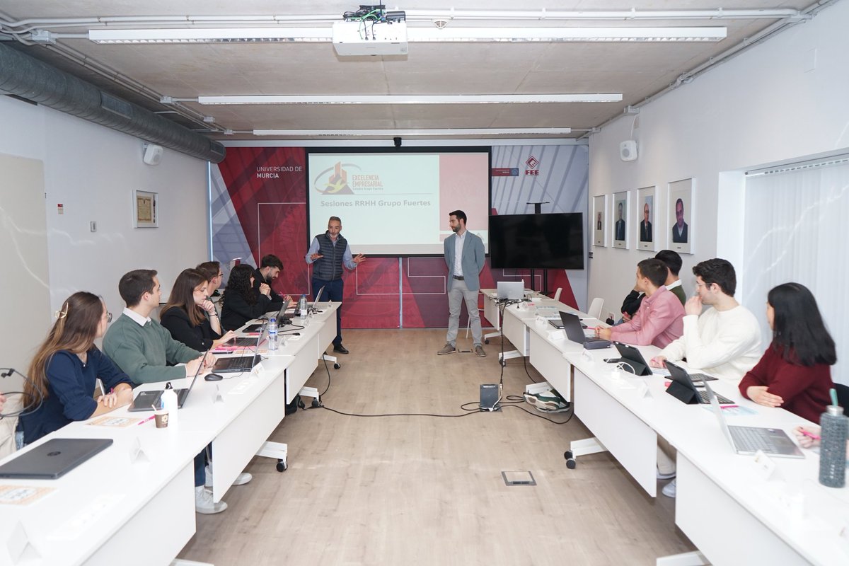 Facultad de Economía y Empresa UMU tweet media