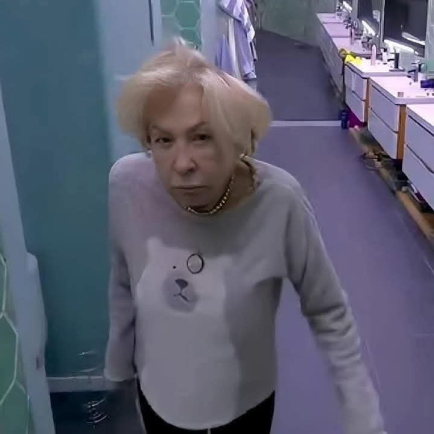 iCafeinomano's tweet image. Yo pensando que no tenia Internet porque no salían mis mensajes de WhatsApp hasta que entro a twitter y veo que se cayó 🤡