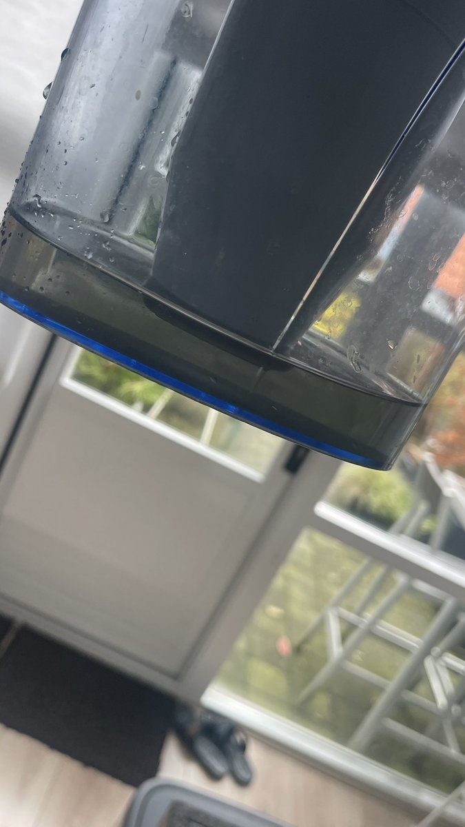 aircomontage's tweet photo. @zerowaterfilter ik heb nu al 2 filters waarvan de eerste kan zwart water uit komt. Is er wat aan de hand met de nieuwe filters?  #zetowater https://t.co/TekKfEKR2O