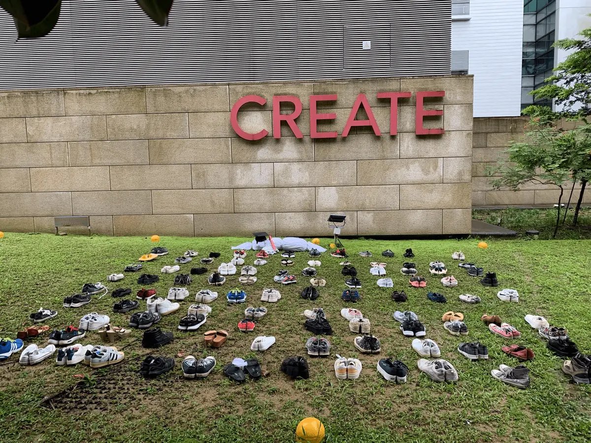 intinyadeh on X: "#intinyadeh bbrp mahasiswa NUS Singapura diringkus polisi gara2 aksi protes nolak kerjasama NUS dgn Hebrew University (lembaga Israel yg berlokasi di area pendudukan di Yerusalem Timur) Aksi protes dgn