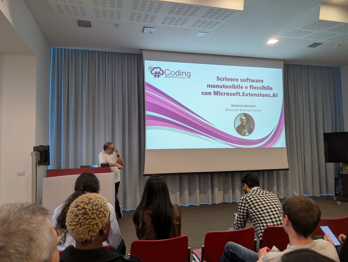 alessioiafrate's tweet image. Un instancabile @massimobonanni a #sharpcoding per chiudere la giornata