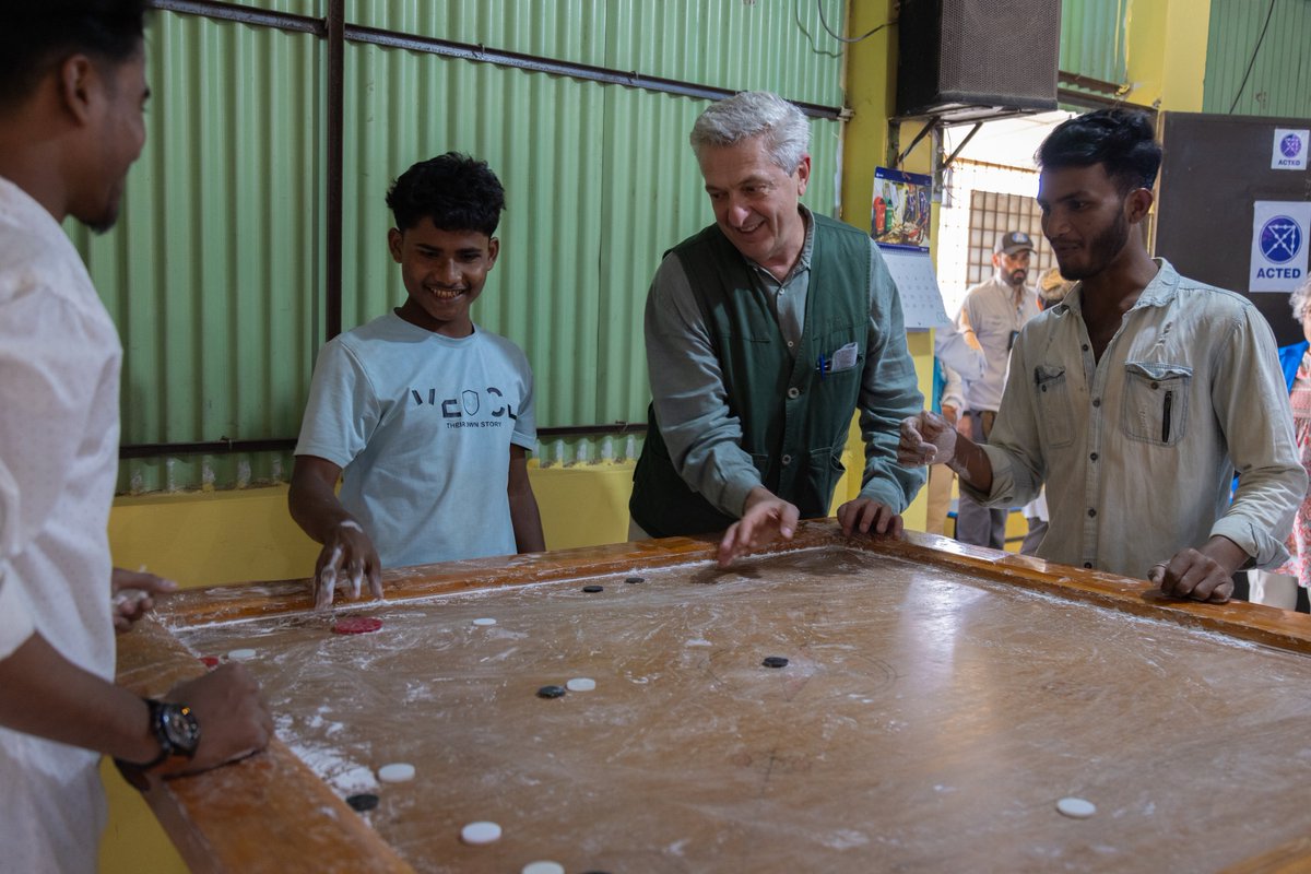 UNHCR_BGD's tweet image. What a day! We welcomed our High Commissioner @FilippoGrandi in #Rohingya refugee camps in Cox&apos;s Bazar 🇧🇩 today. 

With over 1M Rohingya refugees, his visit focused on boosting support for the government, enhancing protection + aid &amp;amp; seeking solutions to their ongoing plight.