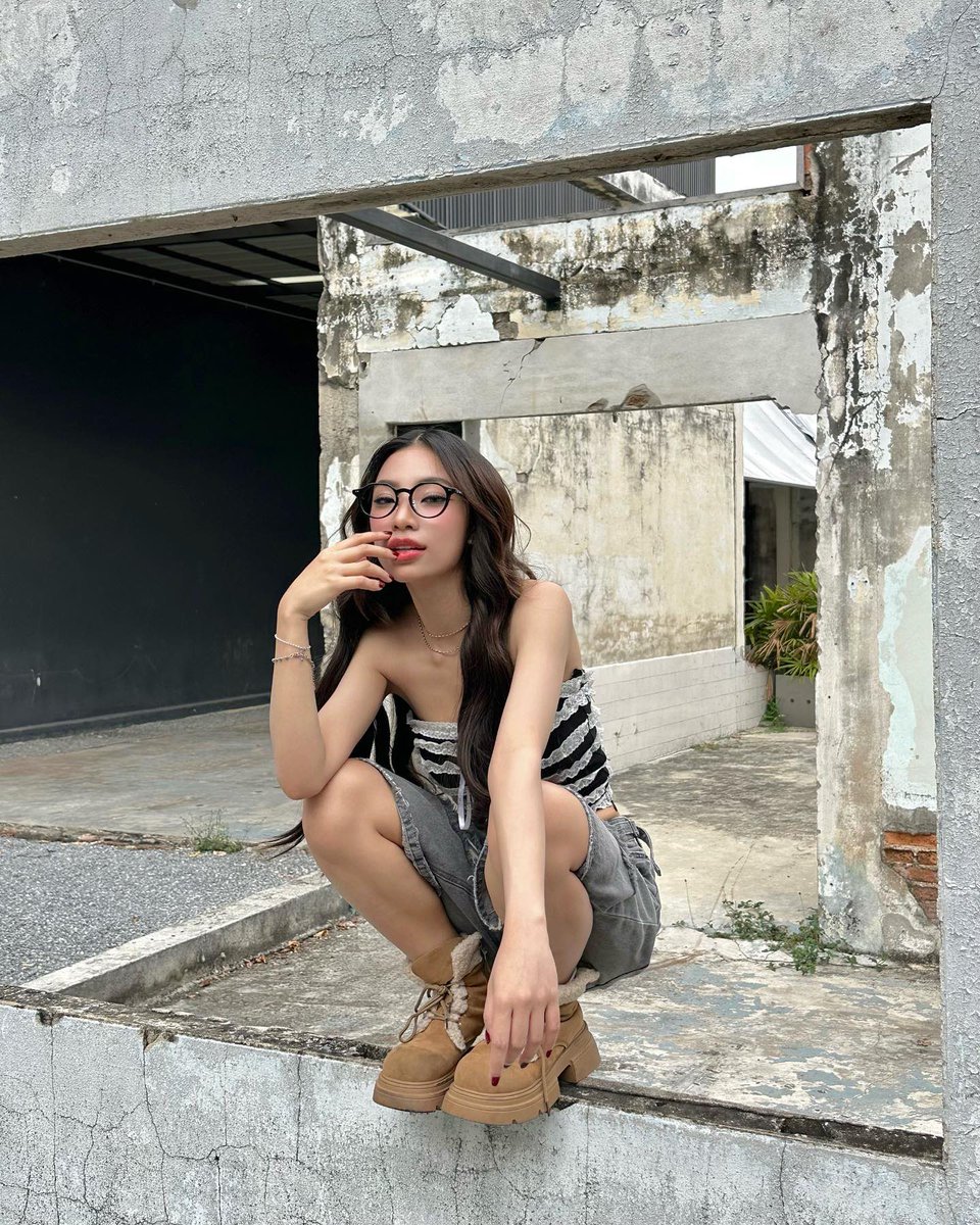 4eveforaye's tweet image. 𝐈𝐆 𝐮𝐩𝐝𝐚𝐭𝐞 : taaoem

Caption : In a blurry world, be someone’s clarity 🤓

#wiz 
#wizx4eve 
#japancollection 
#แว่นสายตาคุณภาพ

#4EVE #Taaom4EVE