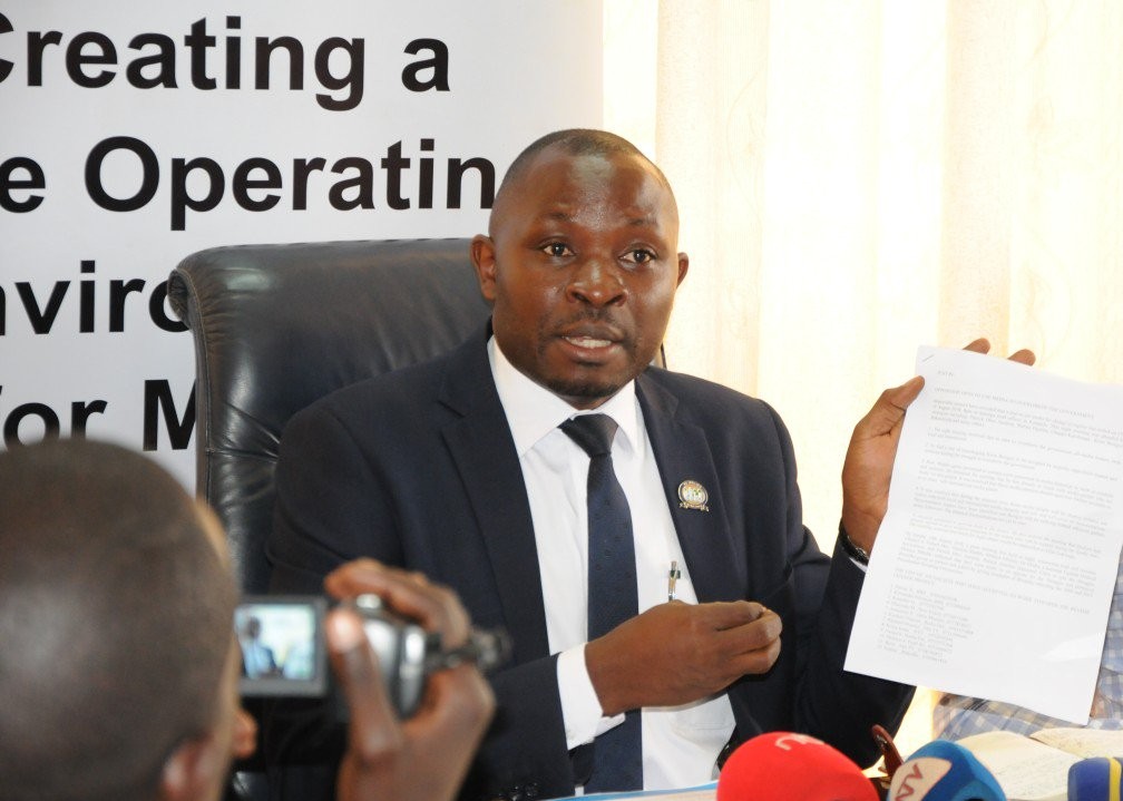 HRNJ-Uganda condemns the violent assault on Top TV’s Ibrahim Miracle &amp; rising attacks on journalists. As #Uganda nears the 2026 elections, urgent action is needed to protect press freedom and hold perpetrators accountable. #PressFreedom #NoImpunity
bit.ly/41kd2x9