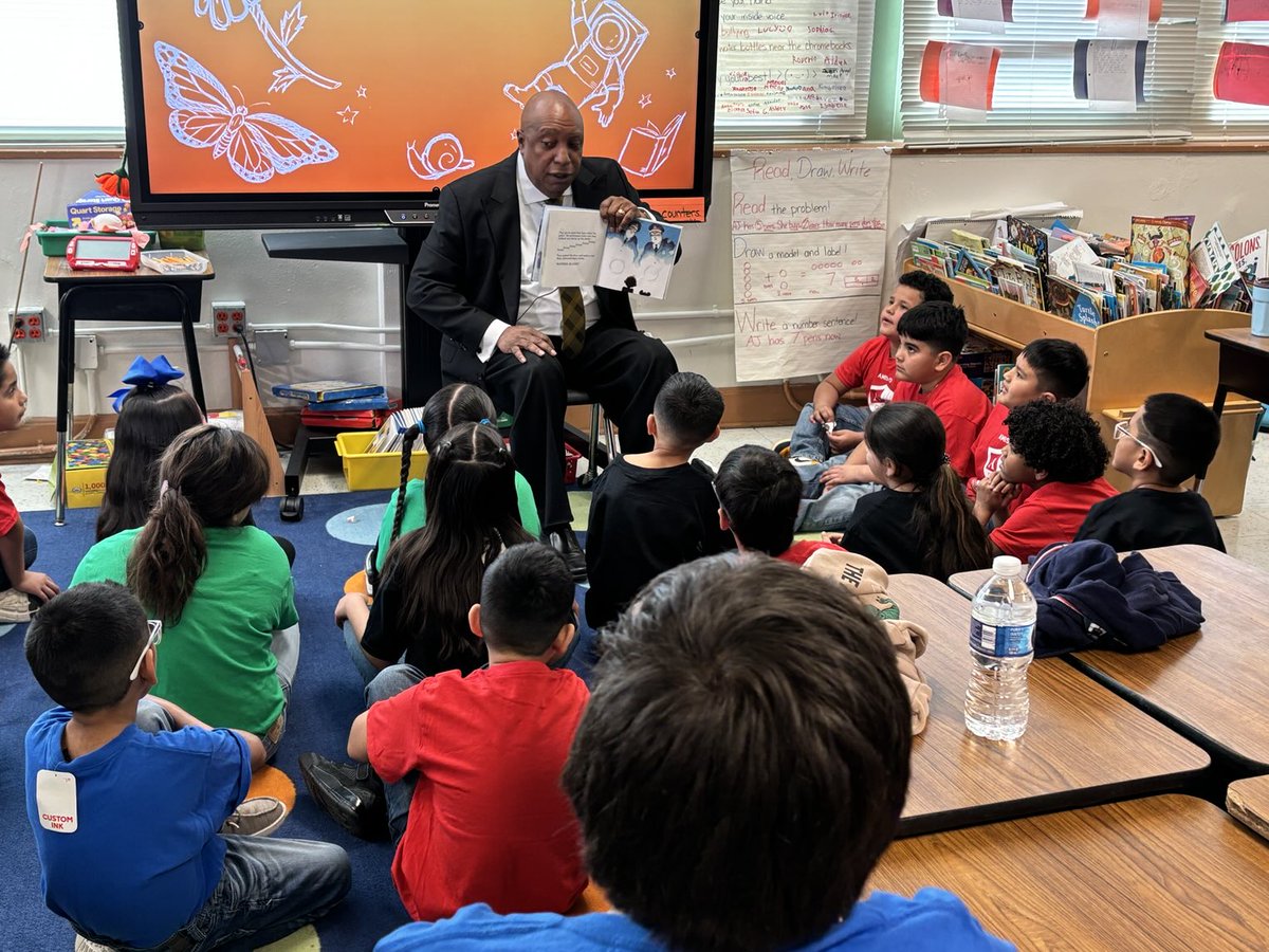 What a great morning! Reading to students at Clinton P Russell elementary school in Dallas. #ReadAcrossAmericaDay.