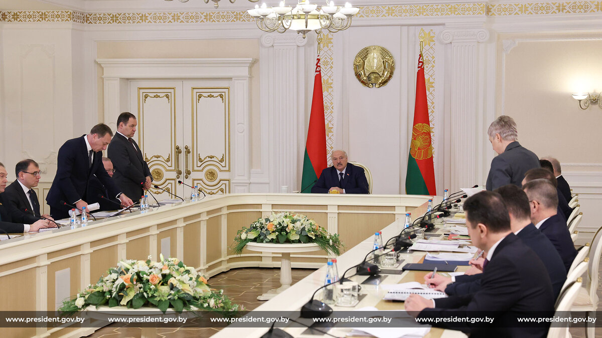 «Il Paese prima di tutto». Questa richiesta è stata espressa dal Presidente della #Belarus Aleksandr Lukashenko durante l'incontro sul nuovo sistema di regolamentazione dei prezzi del 28 febbraio 2025.