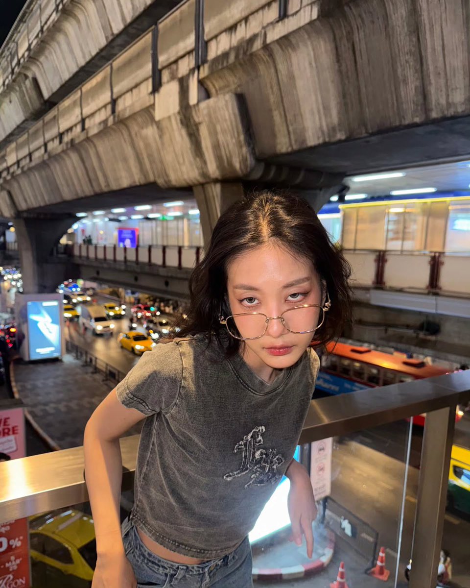 4eveforaye's tweet image. 𝐈𝐆 𝐮𝐩𝐝𝐚𝐭𝐞 : jorinja

Caption : City girl
.
#wiz
#wizx4eve
#japancollection
#แว่นสายตาคุณภาพ

#4EVE #Jorin4EVE