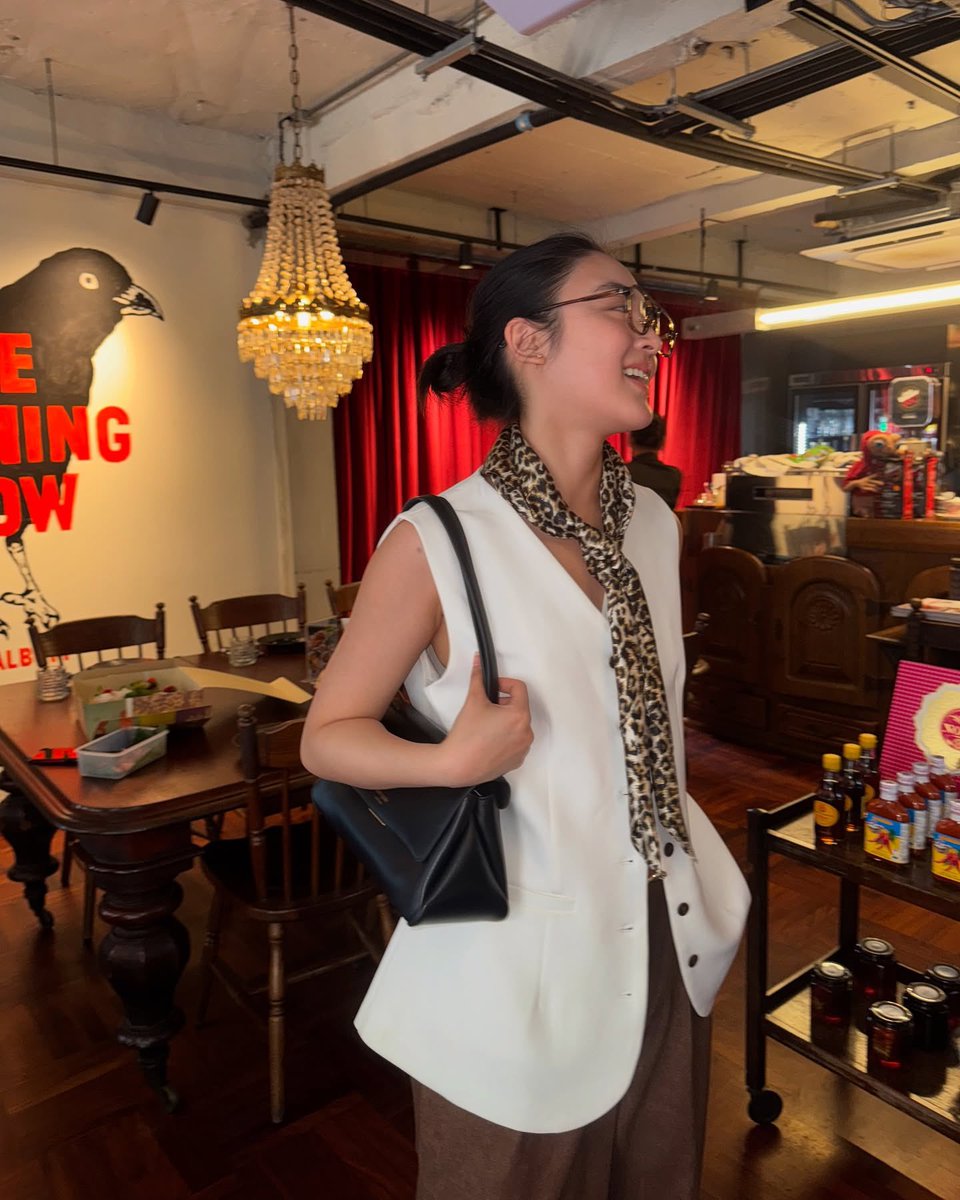 4eveforaye's tweet image. 𝐈𝐆 𝐮𝐩𝐝𝐚𝐭𝐞 : ppunnch

Caption : Simpson tell me my fortune 

#wiz  #wizx4eve #japancollection #แว่นสายตาคุณภาพ

#4EVE #Punch4EVE