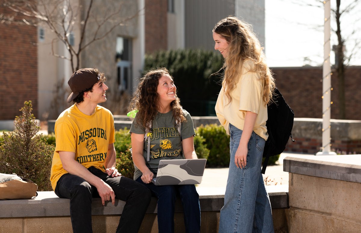 Now is the time to apply for MSSU's Foundation Scholarships! 

Students can submit just one application for over 300 different scholarship opportunities. 

Apply today: bit.ly/3mfYqc2.