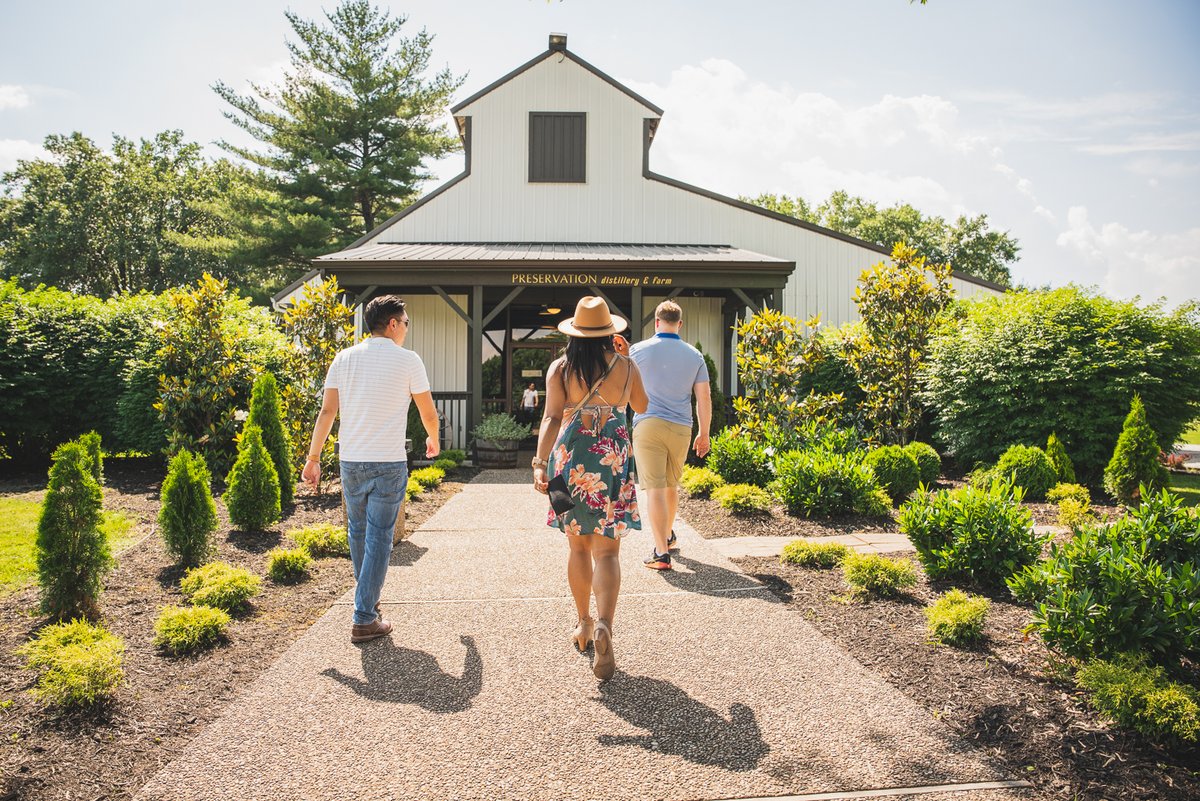 visitbardstown's tweet photo. Spring is in the air, and soon Bardstown will be sunny and 75—perfect for a stroll onto the stunning grounds of Preservation Distillery Bardstown! ☀️🥃
#VisitBardstown #DayDreaming #BourbonCountry #PreservationDistillery https://t.co/Tba4ClqD2t