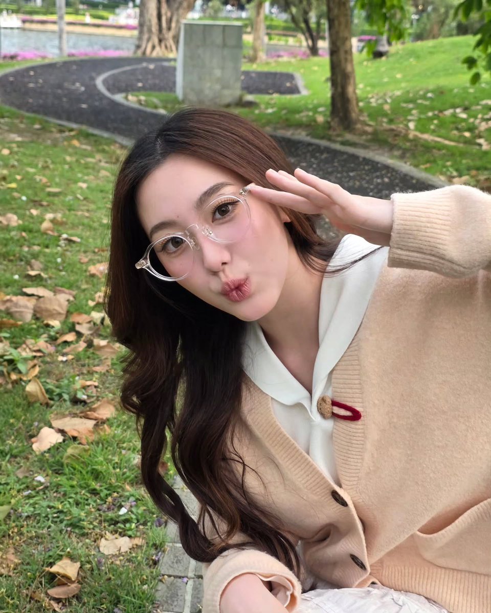 4eveforaye's tweet image. 𝐈𝐆 𝐮𝐩𝐝𝐚𝐭𝐞 : aheyekrn_

Caption : อะแฮ่มมมมครึ่มมมมมแค่ก ๆๆๆ 🤓
#wiz #wizx4eve #japancollection #แว่นสายตาคุณภาพ

#4EVE #Aheye4EVE