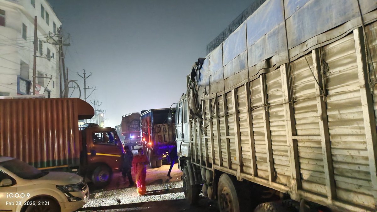 Advocate Pranav Ranjan Rai (@beinga_human) on Twitter photo Stuck at Paswan Chowk for an hour. No vehicle is moving, I don't know where is a Hajipur traffic police. This is a very disturbing and show worth condition of management. Kindly take Some steps.
<a href="/SpVaishali/">Vaishali Police, Bihar</a>
<a href="/iChiragPaswan/">युवा बिहारी चिराग पासवान</a> 
<a href="/NitishKumar/">Nitish Kumar</a> Stuck at Paswan Chowk for an hour. No vehicle is moving, I don't know where is a Hajipur traffic police. This is a very disturbing and show worth condition of management. Kindly take Some steps.
<a href="/SpVaishali/">Vaishali Police, Bihar</a>
<a href="/iChiragPaswan/">युवा बिहारी चिराग पासवान</a> 
<a href="/NitishKumar/">Nitish Kumar</a>