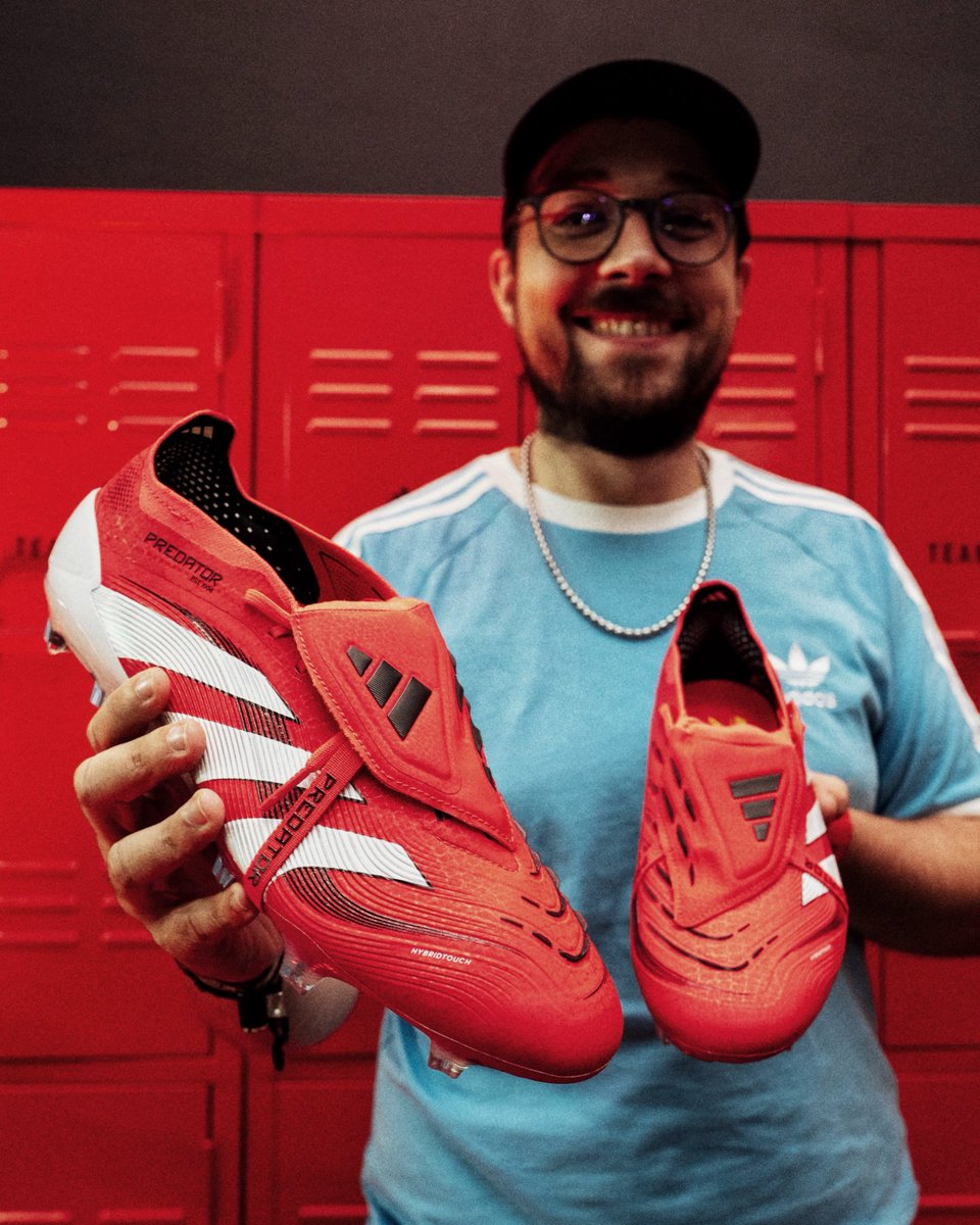 YesWeCrann's tweet image. Absolutely delighted to collab with adidas ahead of hitting 200k on this crazy app… 

I’ve got a pair of these unreal Pure Victory Predators to giveaway, and all you have to do to enter is quote this with your favourite ever Pred player.

Becks? Zizou? Del Piero? You tell me!