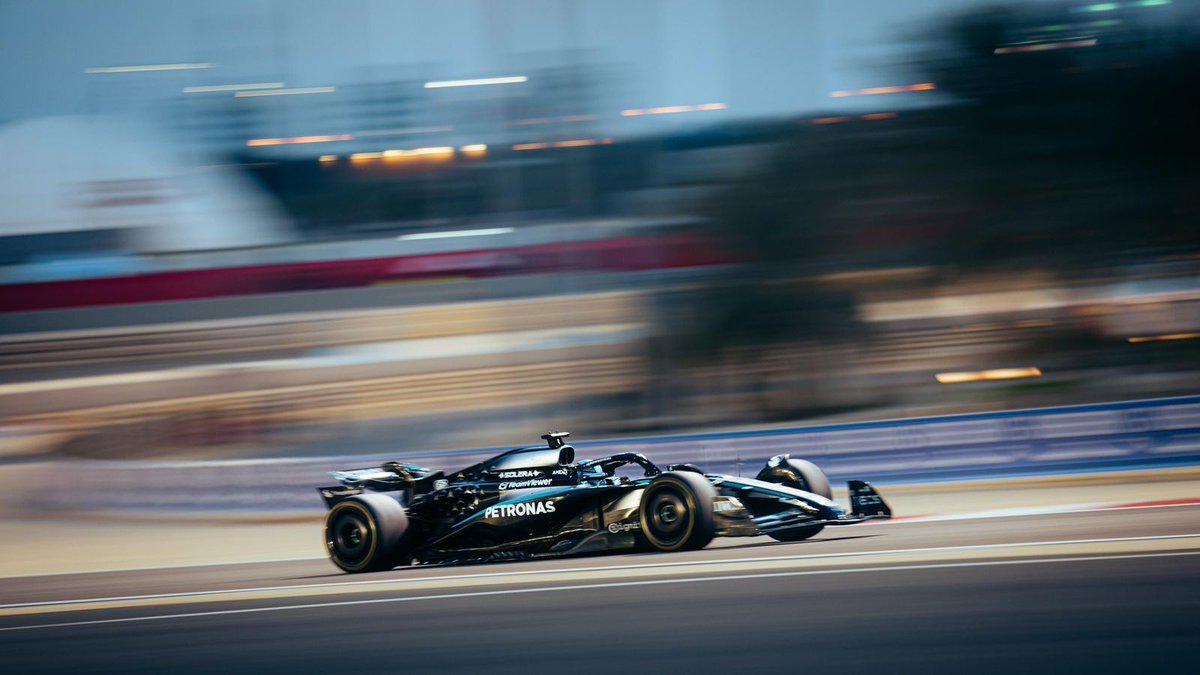 MercedesAMGF1BR's tweet photo. 🏁 | Fim do dia 03 da pré temporada:
🇬🇧 George Russell - P1 (1:29.545)
🇮🇹 Kimi Antonelli - P10 (1:30.888)
Fim das sessões com mais uma liderança na tabela. Um saldo bem positivo em comparação aos anos anteriores.
Agora é reunir todos os dados possíveis e chegar o mais pronto que puder na Austrália!