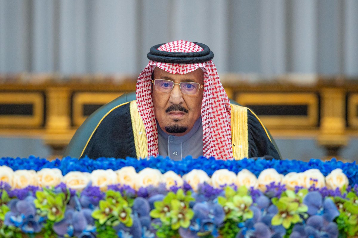 كلمة خادم #الحرمين_الشريفين  #الملك_سلمان  بمناسبة حلول شهر ⁧#رمضان⁩ المبارك يلقيها نيابة عنه وزير الإعلام سلمان الدوسري

ـ  نشكر المولى القدير عز وجل، على ما اختصت به هذه البلاد المباركة، من شرف خدمة الحرمين الشريفين وقاصديهما، من حـجـاج ومعتمـرين وزائــرين، وعمـارة الحــرمين