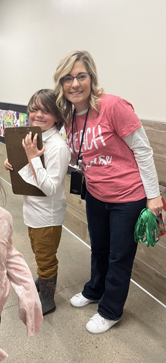 Our first graders delivered kindness notes to every staff member at school! #SVVSDKindness #stvrainstorm