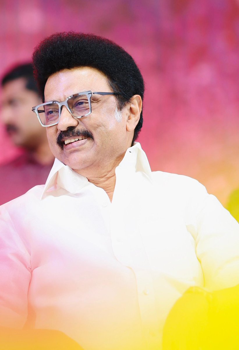 Udhaystalin's tweet photo. கழகத் தலைவர் - மாண்புமிகு தமிழ்நாடு முதலமைச்சர் @mkstalin அவர்களின் பிறந்த நாளை முன்னிட்டு, தோழமைக்கட்சித் தலைவர்கள் பங்கேற்ற பிரம்மாண்ட பொதுக்கூட்டத்தில்  நாமும் பங்கேற்றோம்.

ஆதிக்க மொழித் திணிப்பை எதிர்த்து, தமிழ் உட்பட அனைத்து மாநில மொழிகளின் உரிமைகளுக்காகவும் - ஒட்டுமொத்த மாநிலங்களின் சுயமரியாதைக்காகவும் தமிழ்நாட்டிலிருந்து குரல் கொடுக்கும் நம் தலைவர் அவர்களின் புகழைப் போற்றிடும் வகையில் நம் தோழமை இயக்கங்களின் தலைவர்கள் உரையாற்றினர்.

தமிழ் மொழி காக்க - தமிழ்நாட்டின் உரிமைகளைப் பேணிட நம் முதலமைச்சர் அவர்கள் தலைமையில் தமிழ்நாடு போராடும்! தமிழ்நாடு வெல்லும்! 

இந்த உணர்வோடு 2026 சட்டமன்றத் தேர்தலை எதிர்கொள்வோம். 200-க்கும் அதிகமான தொகுதிகளில் வென்று வரலாறு படைக்க உறுதியேற்��ோம்!