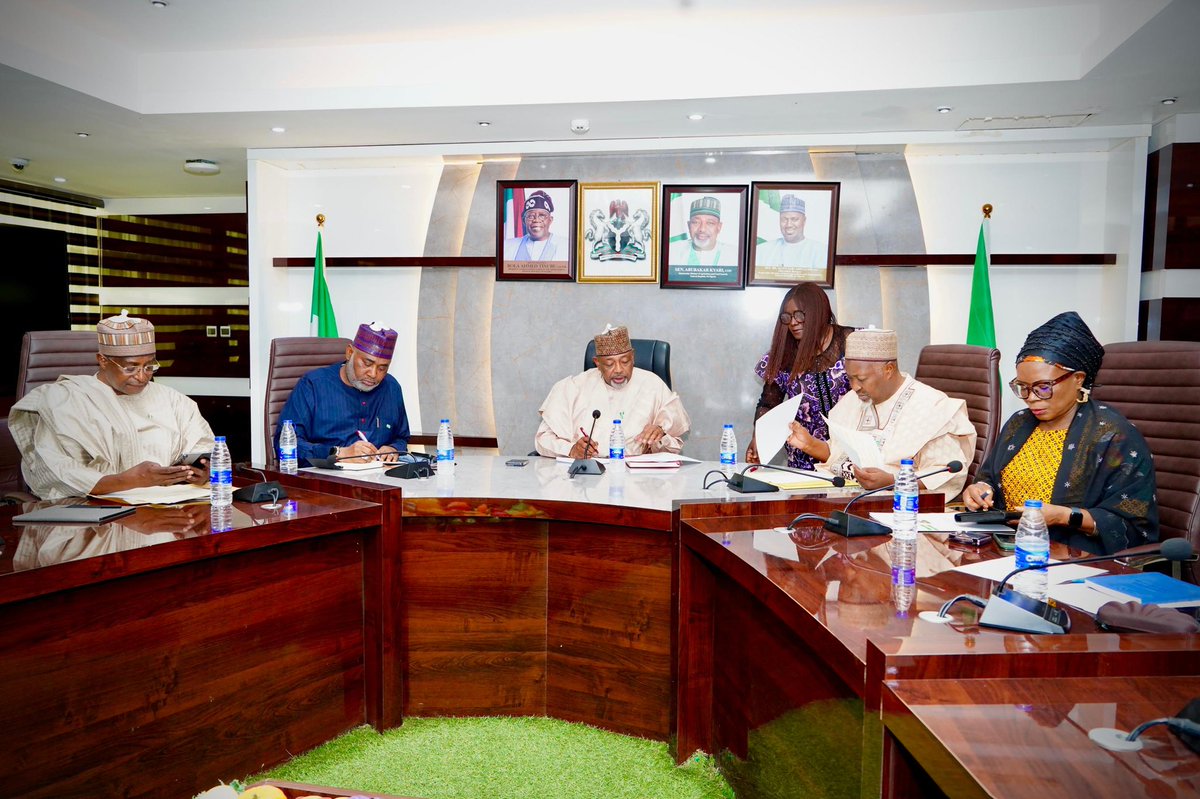THE SECOND MEETING OF THE CABINET COMMITTEE ON THE ELIMINATION OF IMPEDIMENTS ON ROAD TRANSPORTATION CORRIDORS IN NIGERIA ON THURSDAY, 27TH FEBRUARY 2025

2: You will recall that the Federal Executive Council established this committee to proffer solutions to this menace. 

3: