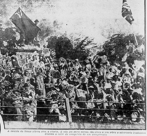 walmer_his's tweet photo. Torcida vascaína na partida Vasco 5x1 Flamengo, em 13 de maio de 1945, válida pela terceira rodada do Torneio Municipal. No canto superior esquerdo, vê-se uma bandeira bacana. Alguém sabe qual é?🙂😏
Fonte: O Globo Sportivo, 18 de maio de 1945, p. 14.
Acervo: Biblioteca Nacional. https://t.co/J068uzw5Jf
