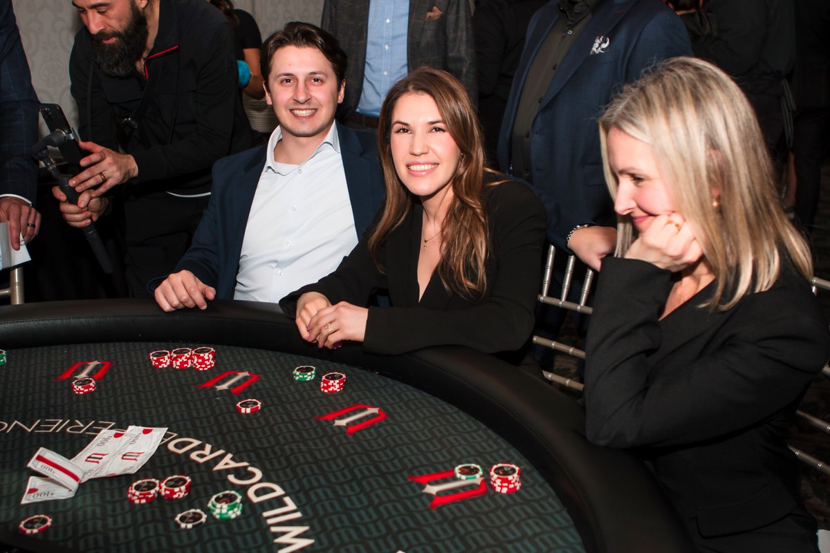 starlightquebec's tweet photo. Kathy, la personne de Party Fairy Events, a transformé sa passion pour l'entraide en une inoubliable soirée d'espoir. Avec une fête sur le thème de « Viva Las Vegas », elle et son équipe y sont parvenues, en recueillant plus de 82 000 $ au profit de la Starlight Canada ! 🧚‍♀️✨ https://t.co/6QCuUgnD4T