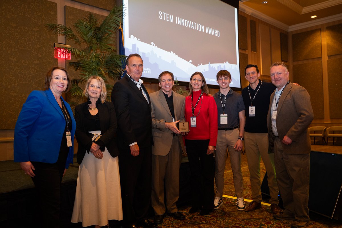Students in Dubois County are reaching new heights with the Southridge High School Aviation Program, this year’s #IndianaUplands STEM Innovation Award winner! ✈️ Learn more about this high-flying program: regionalopportunityinc.org/2025/02/21/202…