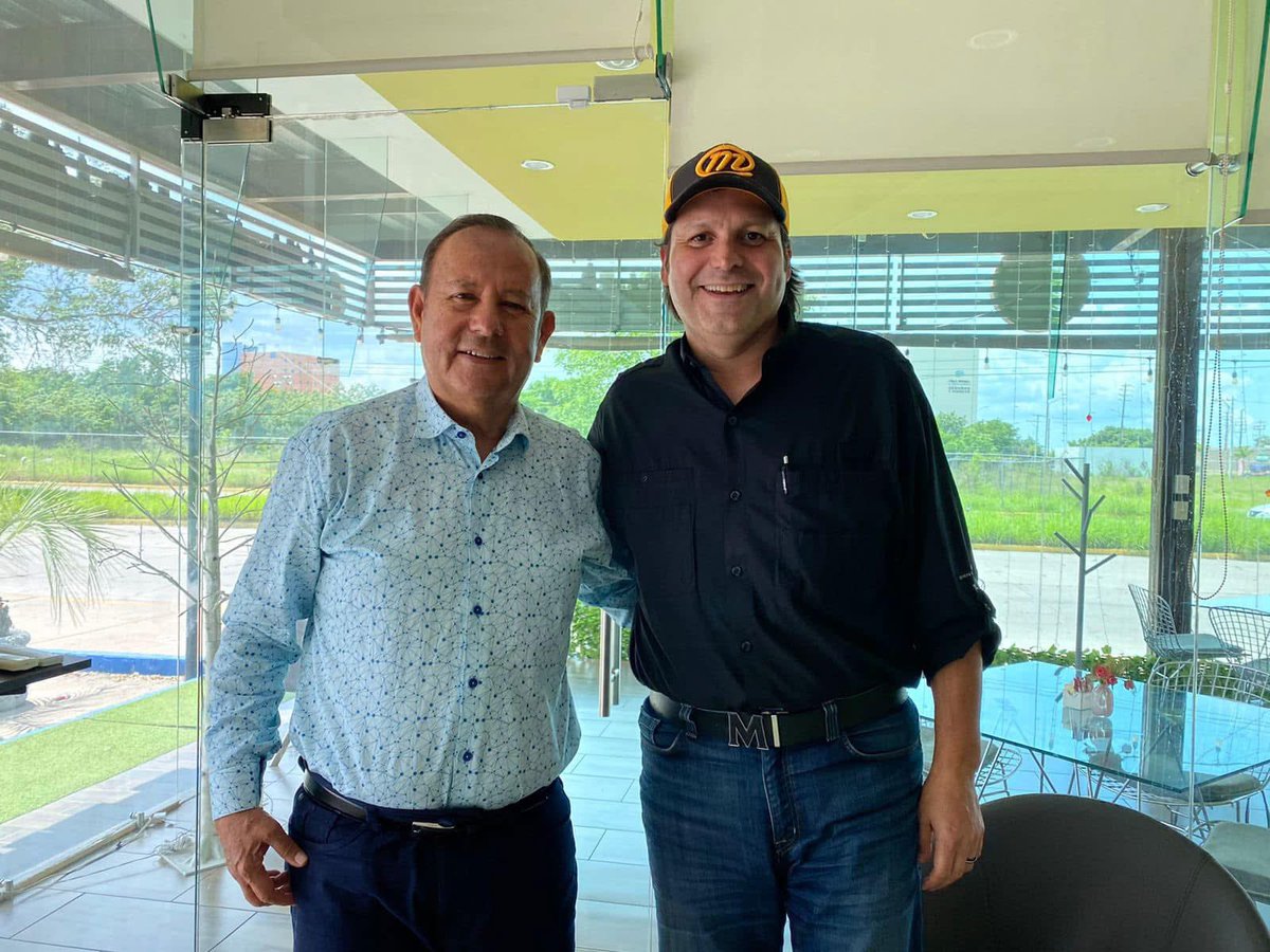 ¡Muy feliz cumpleaños, querido amigo <a href="/AaronIrizar/">Aarón Irízar López</a>! Siempre agradecido por tu amistad y acompañamiento en el camino. Un fuerte abrazo con todo mi cariño.👏🏻