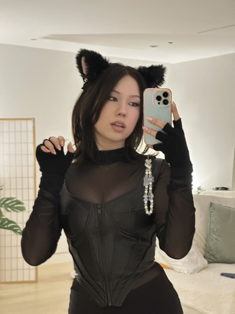 Ra3Lover's tweet photo. 🖤🖤 https://t.co/5WuBXvmh1s