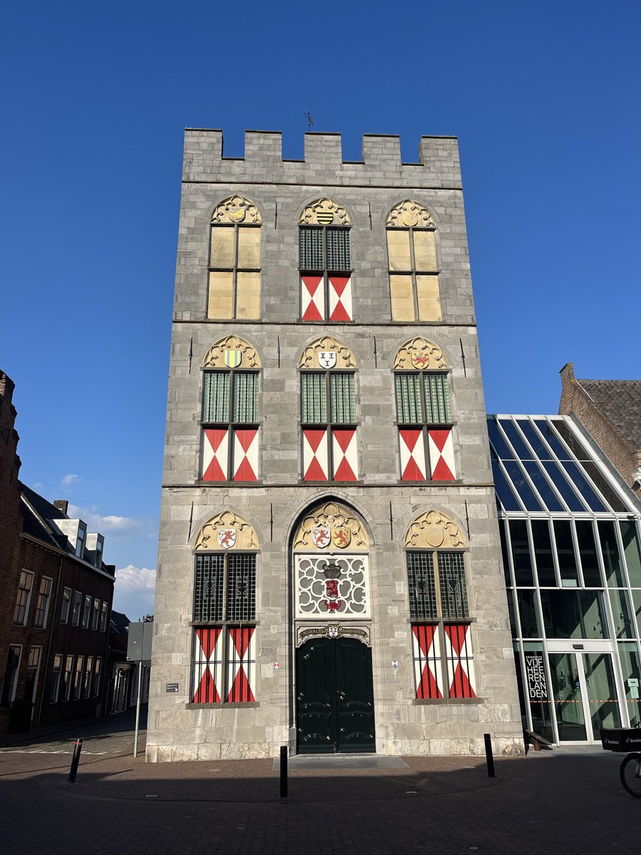 OudUtrecht's tweet photo. Ina Boudier-Bakker woonde in Utrecht, en daarvoor van 1917 tot 1922 aan de Voorstraat in Vianen. Over die tijd en de roddelende notabelen uit het stadje schreef ze in 1924 haar novelle De Straat. Doe mee aan een stadswandeling op zaterdag 12 april.
https://t.co/96LwAQWocH https://t.co/RTVCYhQpIJ