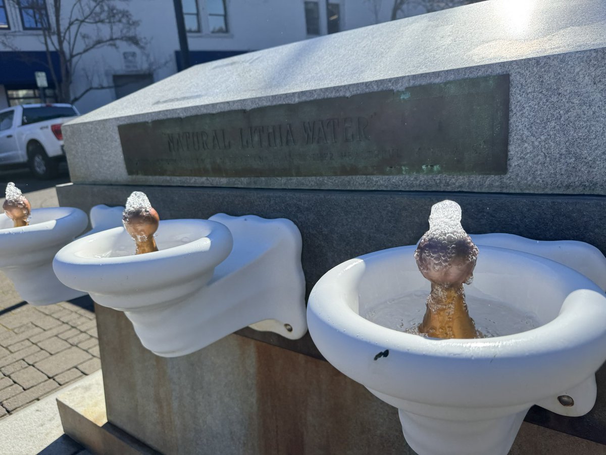 kylehopkinsAK's tweet image. Stopped in Ashland on the way home from a work conference.
They are pretty proud of this fartwater, which tastes just like it smells. Farty.