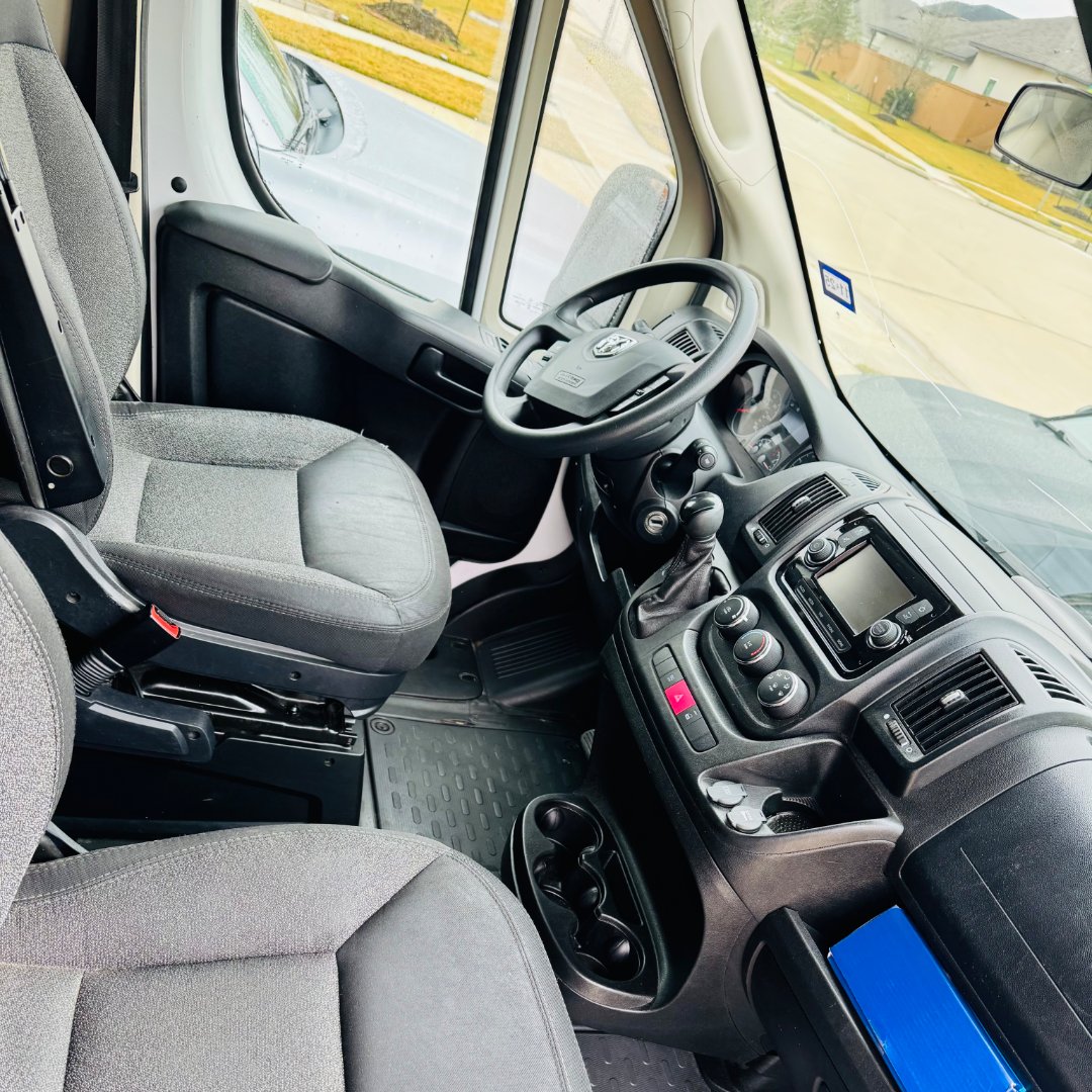 CommercialTruck's tweet image. 🚚 Turn-key, ready to work or travel, performs flawlessly, with no issues or warning lights! Available from a private seller, located in Houston, TX and priced at $28,000! 🤩 Take a look today 👉 brnw.ch/21wR1YB

#CommercialTruckTrader #WorkVan #CommercialVan