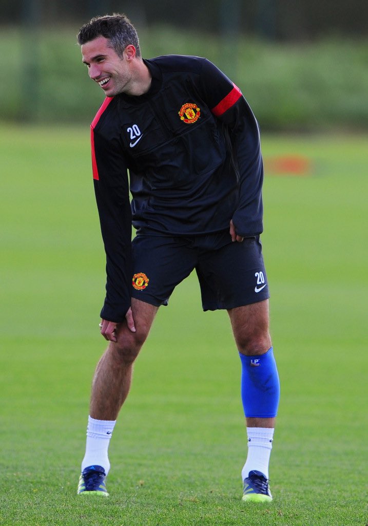 MUFCNET's tweet photo. روبن فان بيرسي يتحدث عن سبب انضمامه إلى مانشستر يونايتد في عام 2012:

"أنا من عشاق كرة القدم، وكان مانشستر يونايتد يتنفس كرة القدم، أستمع دائمًا إلى الطفل الصغير بداخلي... وكان هذا الطفل يصرخ من أجل مانشستر يونايتد." https://t.co/xlf351AQS5